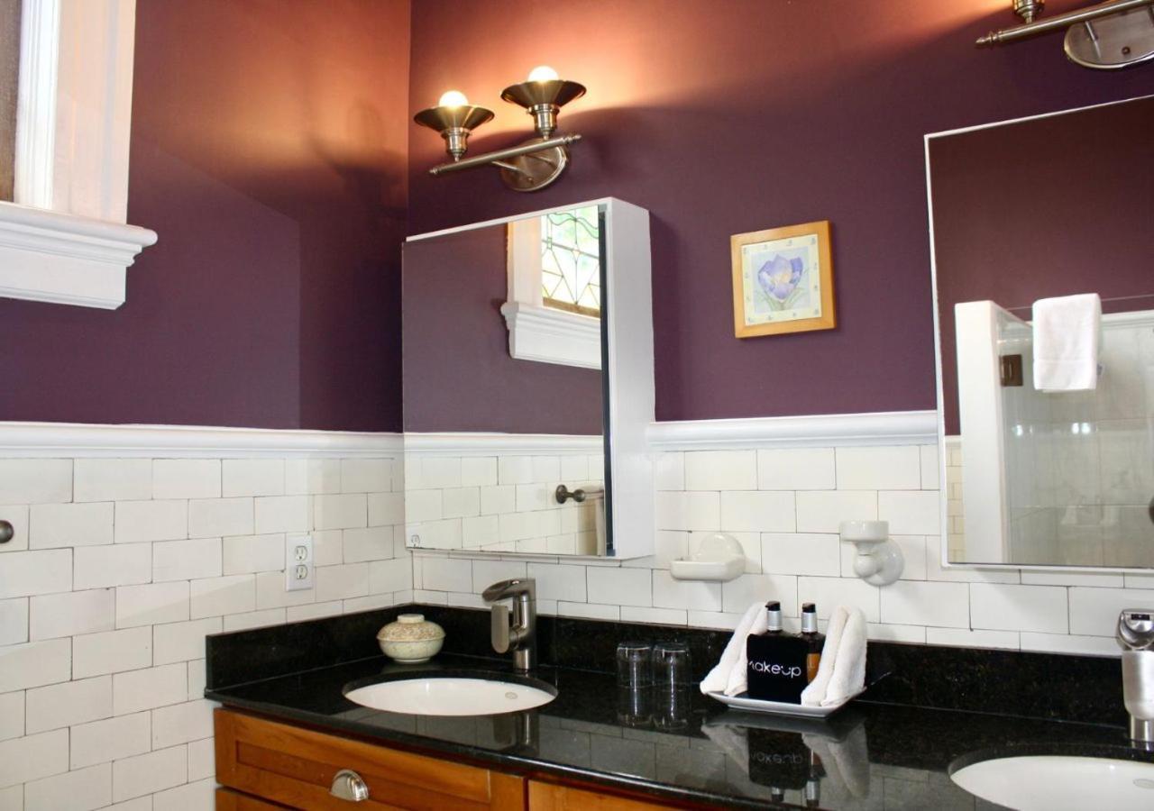 Bed & Breakfast Canal Street 3*