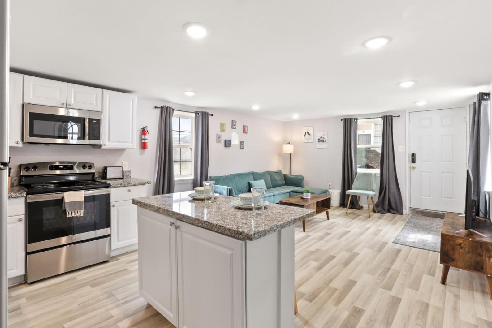 Skip To Saint Charles Local Art-filled Hideaway