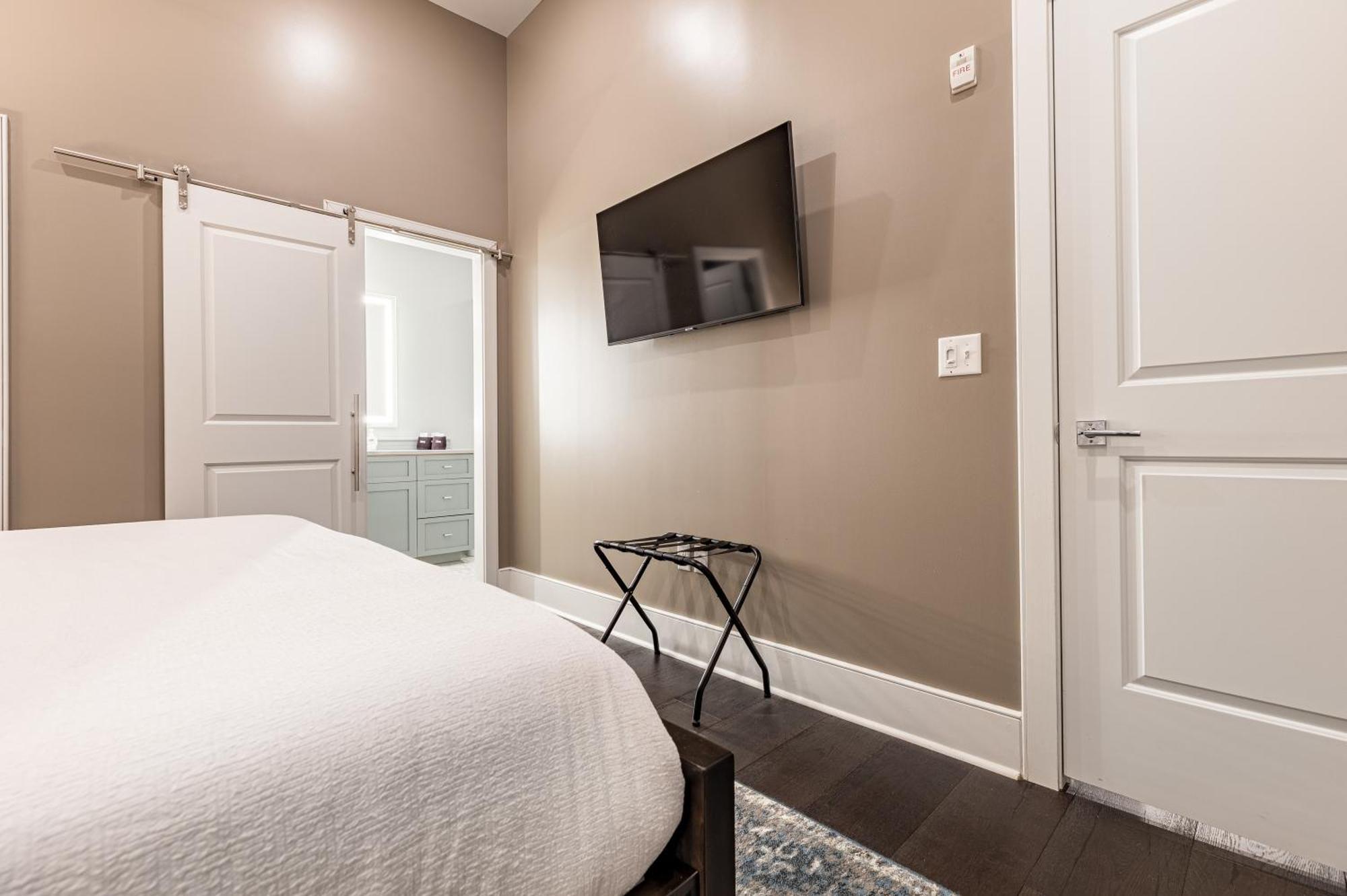 The Livingston Apartment