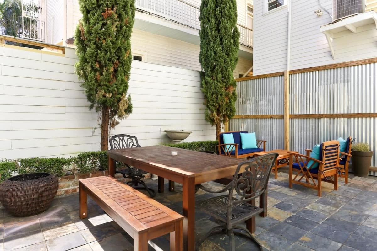 Holiday home Garden District 3bd 2ba Parking Stylish & Unique *