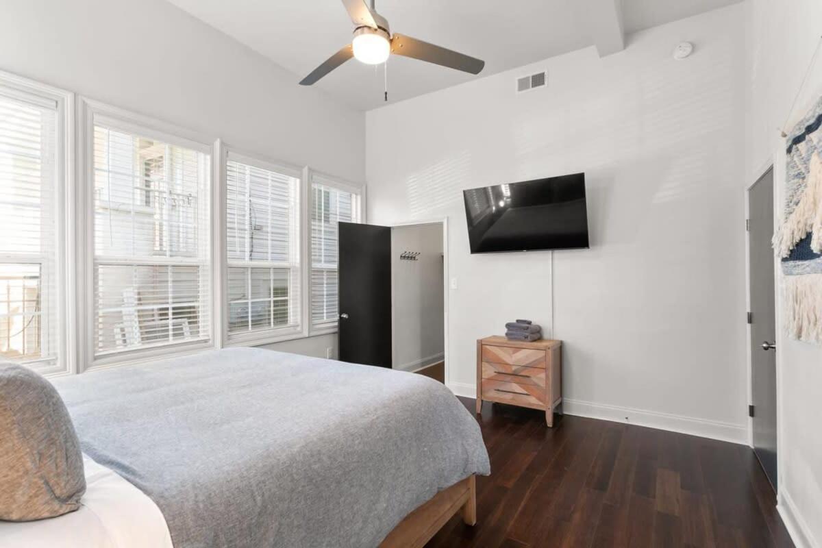 Modern Pristine Stunning 2bd Garden District *