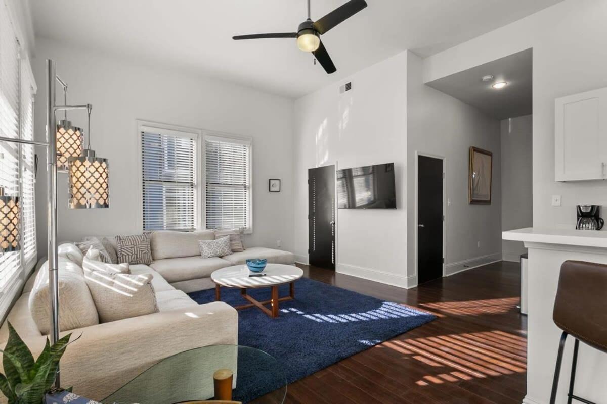 Apartment Modern Pristine Stunning 2bd Garden District *