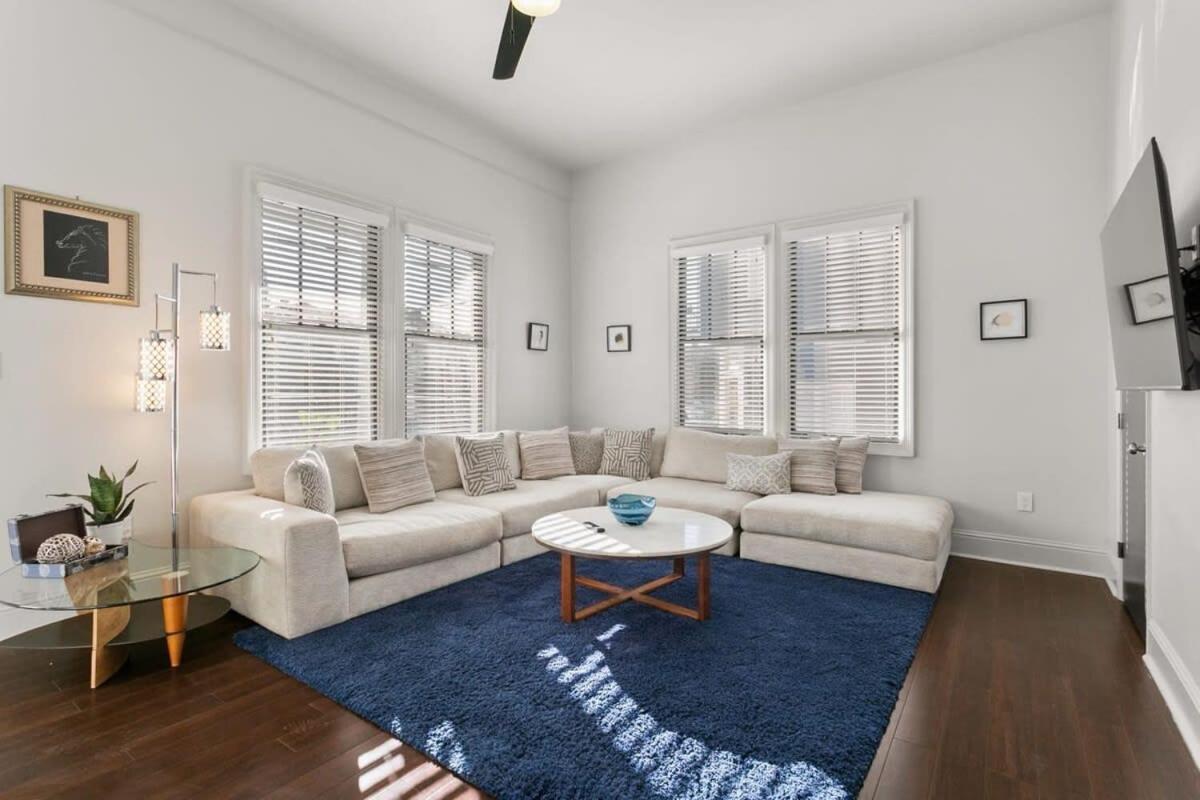 Modern Pristine Stunning 2bd Garden District *