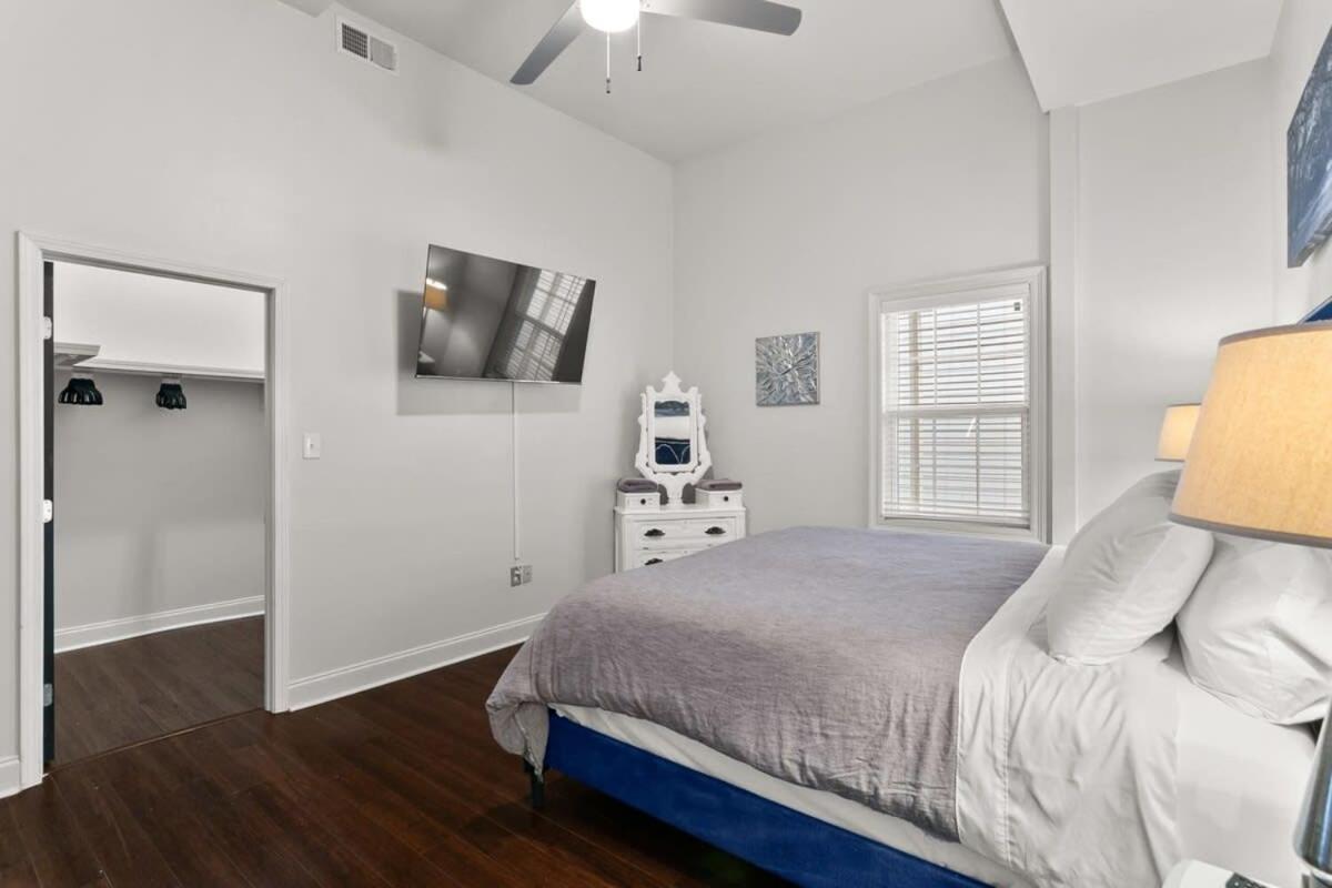 Modern Pristine Stunning 2bd Garden District Apartment New Orleans
