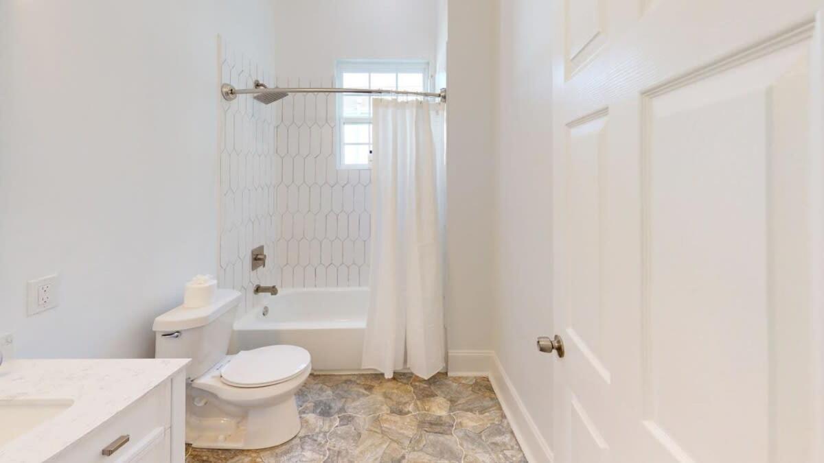 Holiday home Sunny 5bed W Parking And Direct Streetcar Access New Orleans