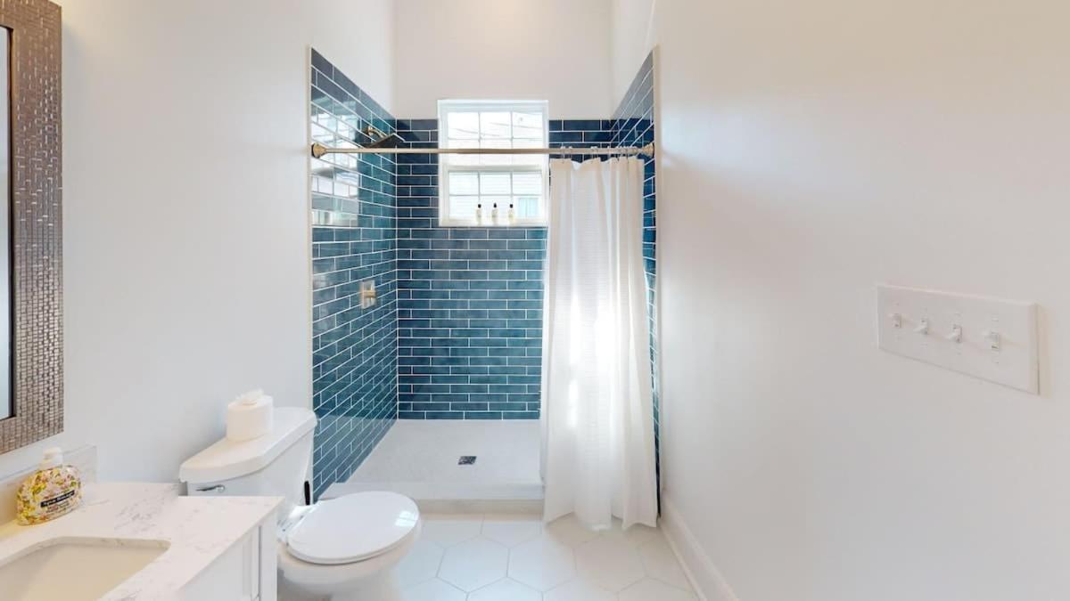 Holiday home Sunny 5bed W Parking And Direct Streetcar Access *