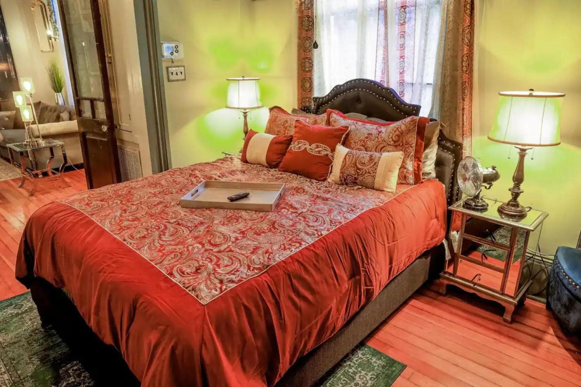 Once In A Lifetime House - Vibrant - Impeccable - 5br 3ba