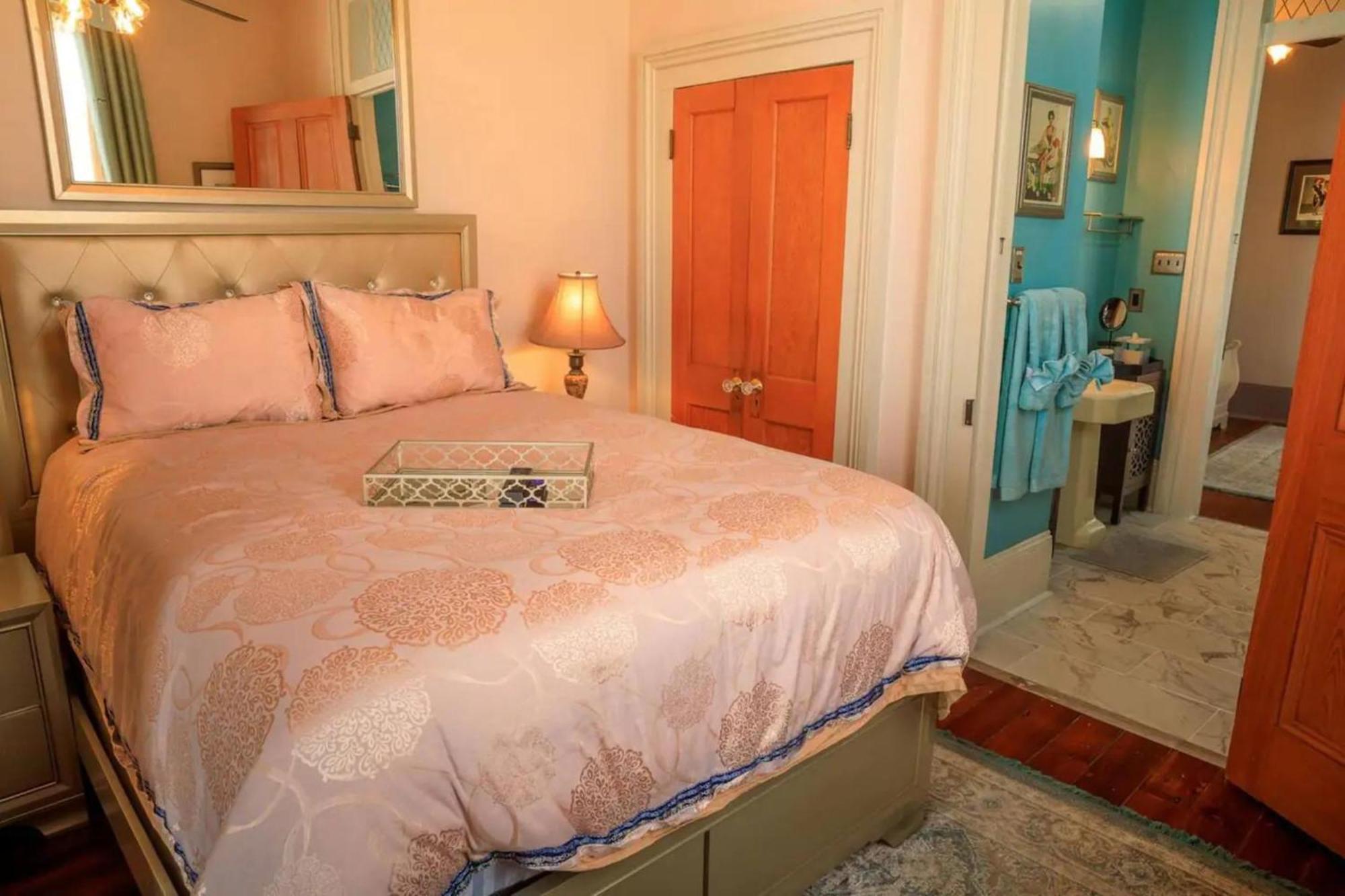Once In A Lifetime House - Vibrant - Impeccable - 5br 3ba