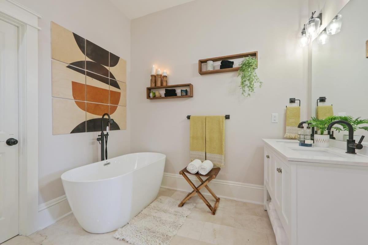 Designer Walking Distance To The French Quarter's *