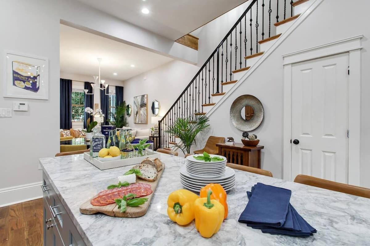 Designer Walking Distance To The French Quarter's Holiday home *