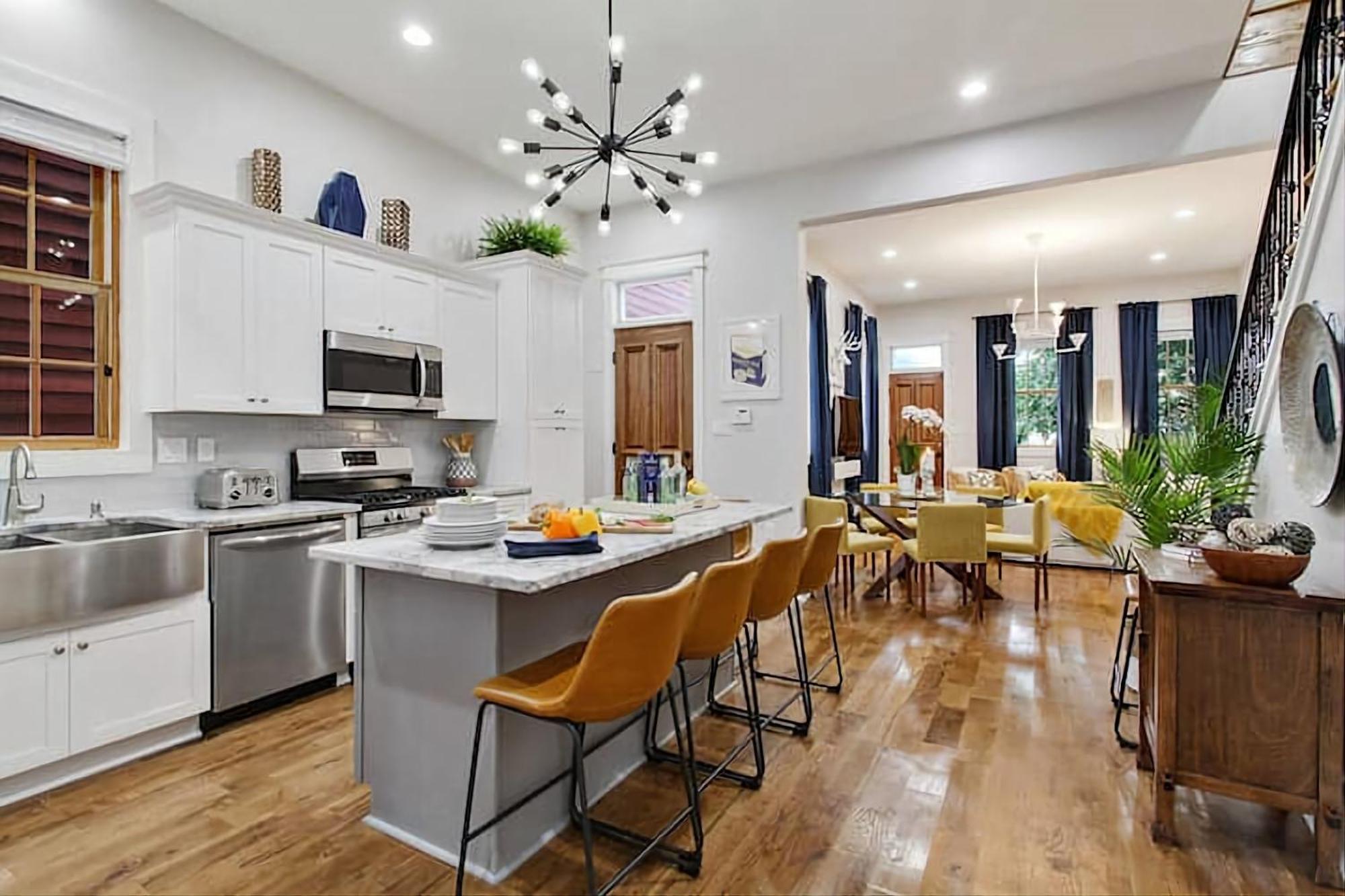 Designer Walking Distance To The French Quarter's *