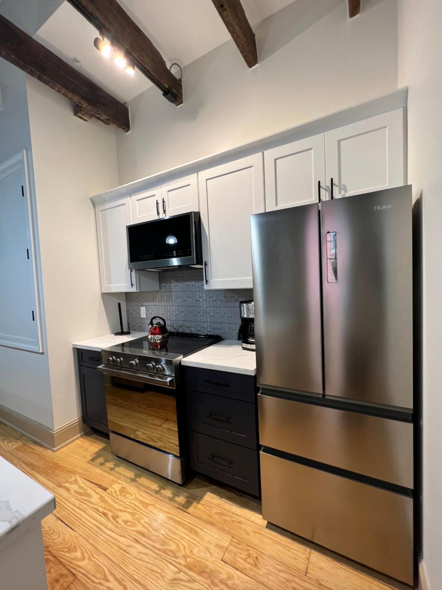 Entire W/ Party Rooftop - A Block Away From Parades Apartment *