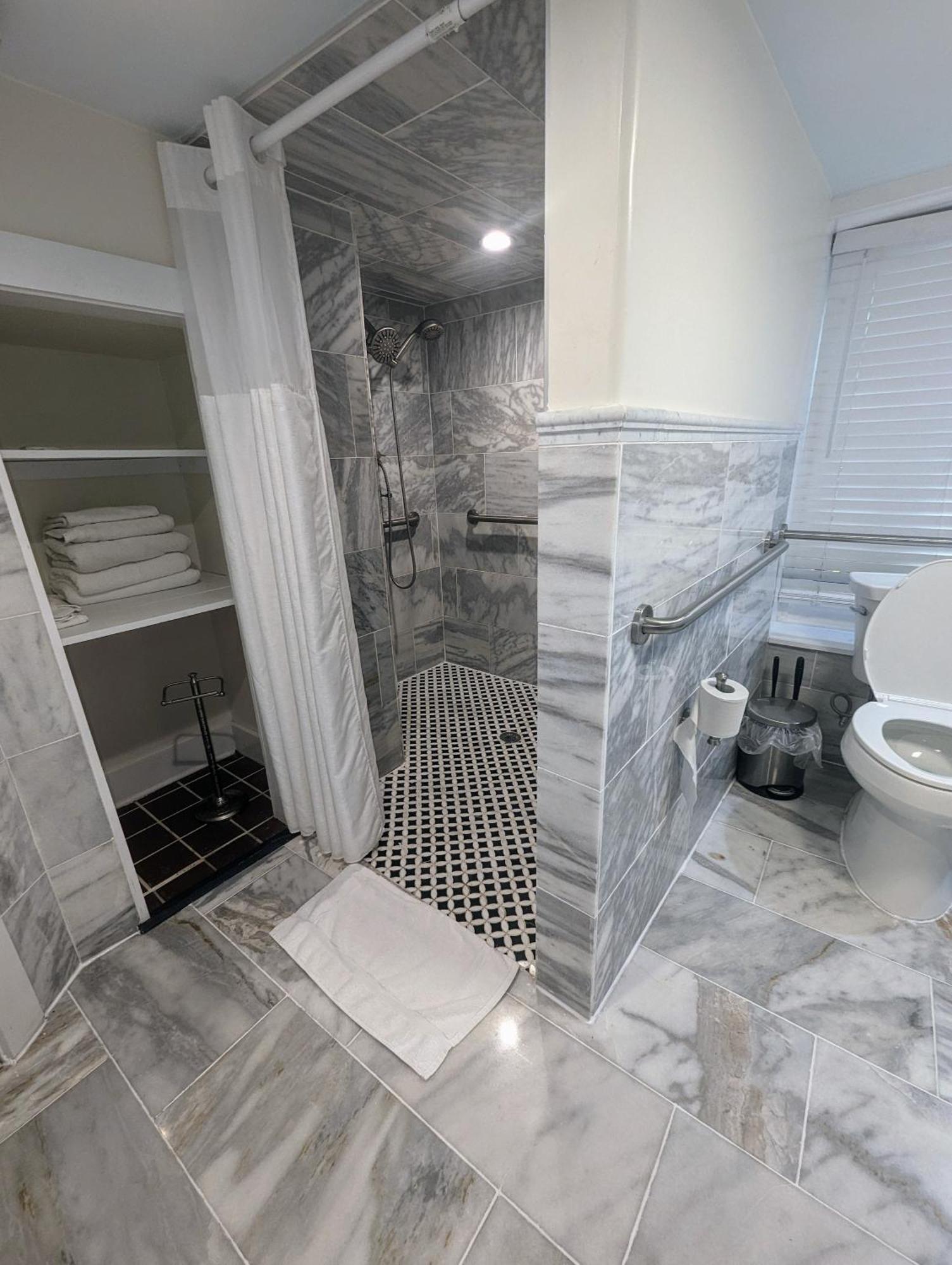 The Esplanade Mansion Bed & Breakfast