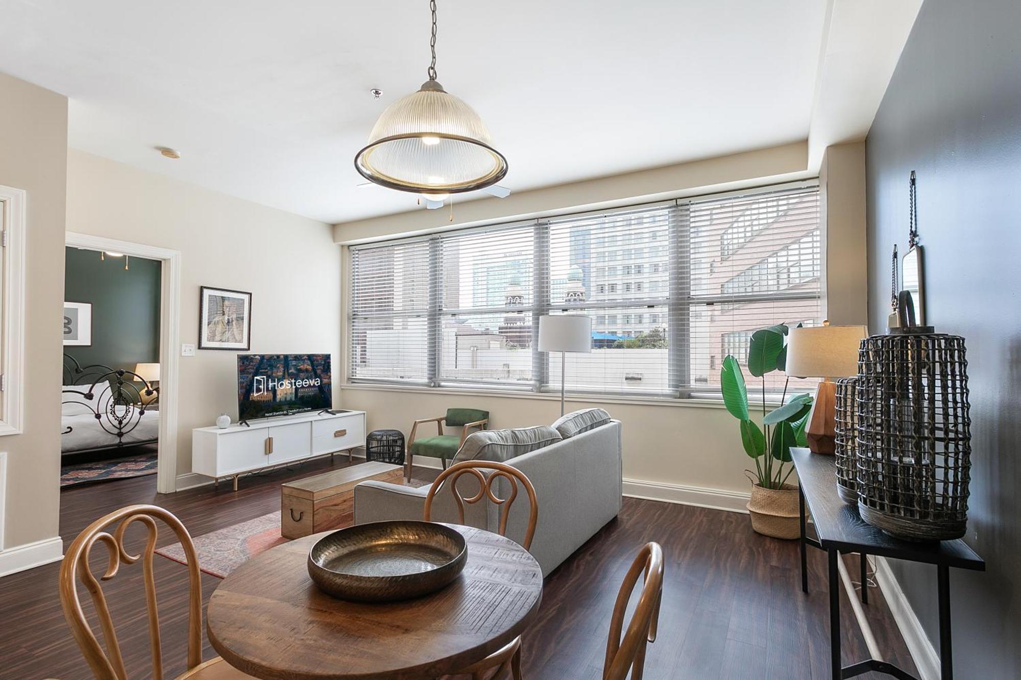 Spacious Modern Near French Quarter Apartment
