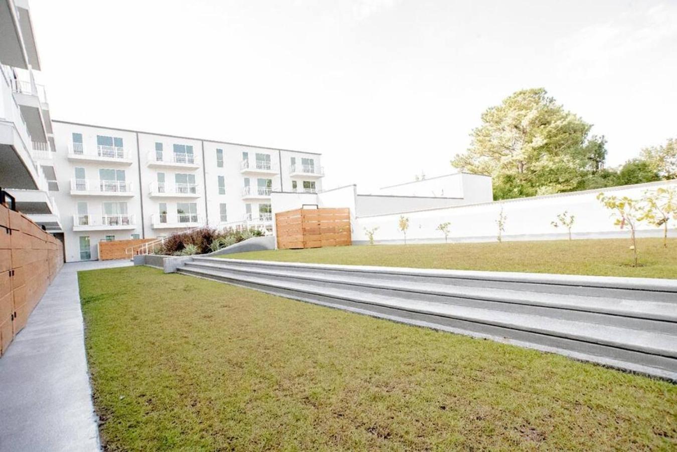 Holiday home Style Bywater W Pool Gym & Parking! *