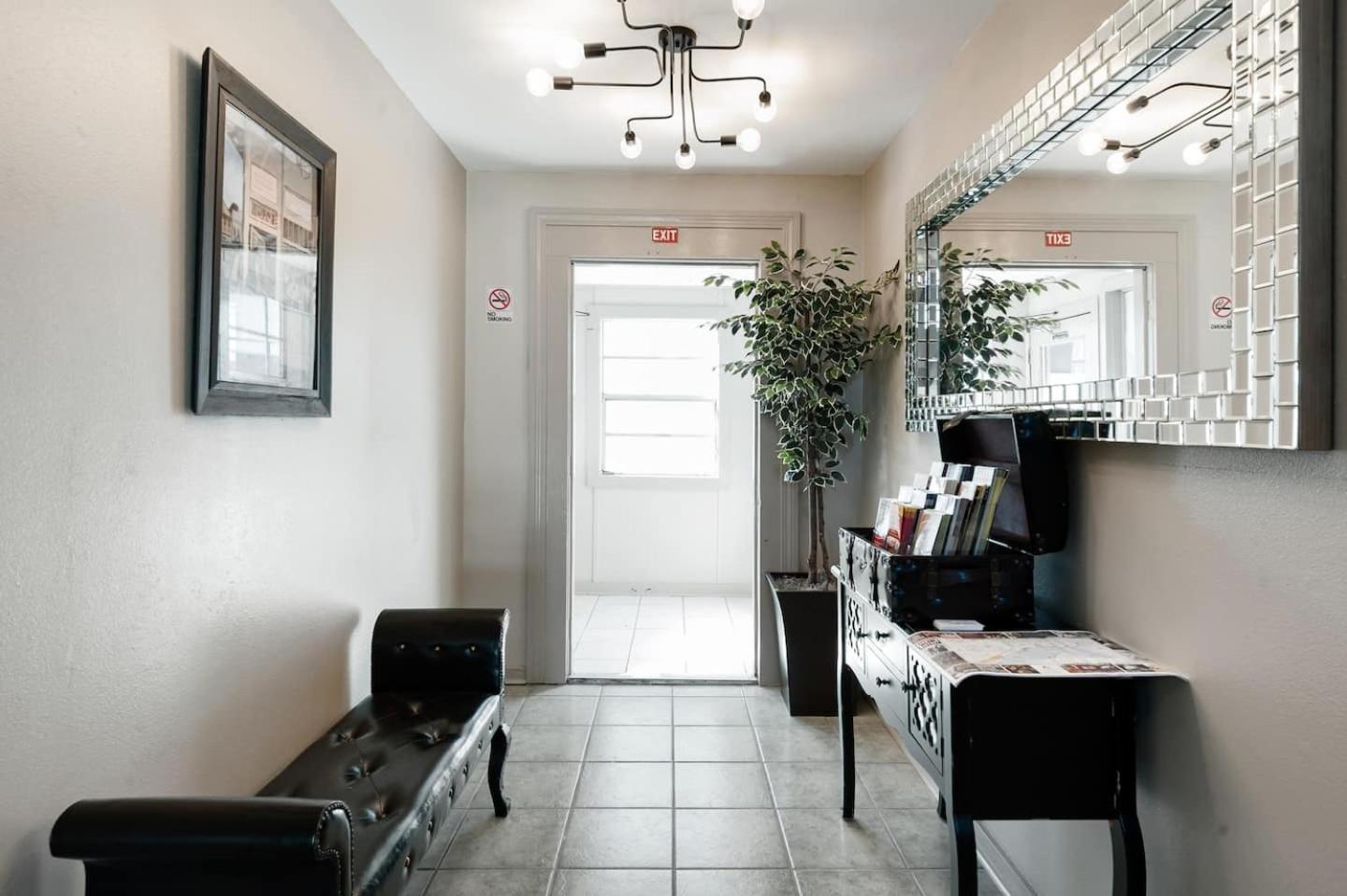 Holiday home Chic Retreat On Streetcar Line W Pool *