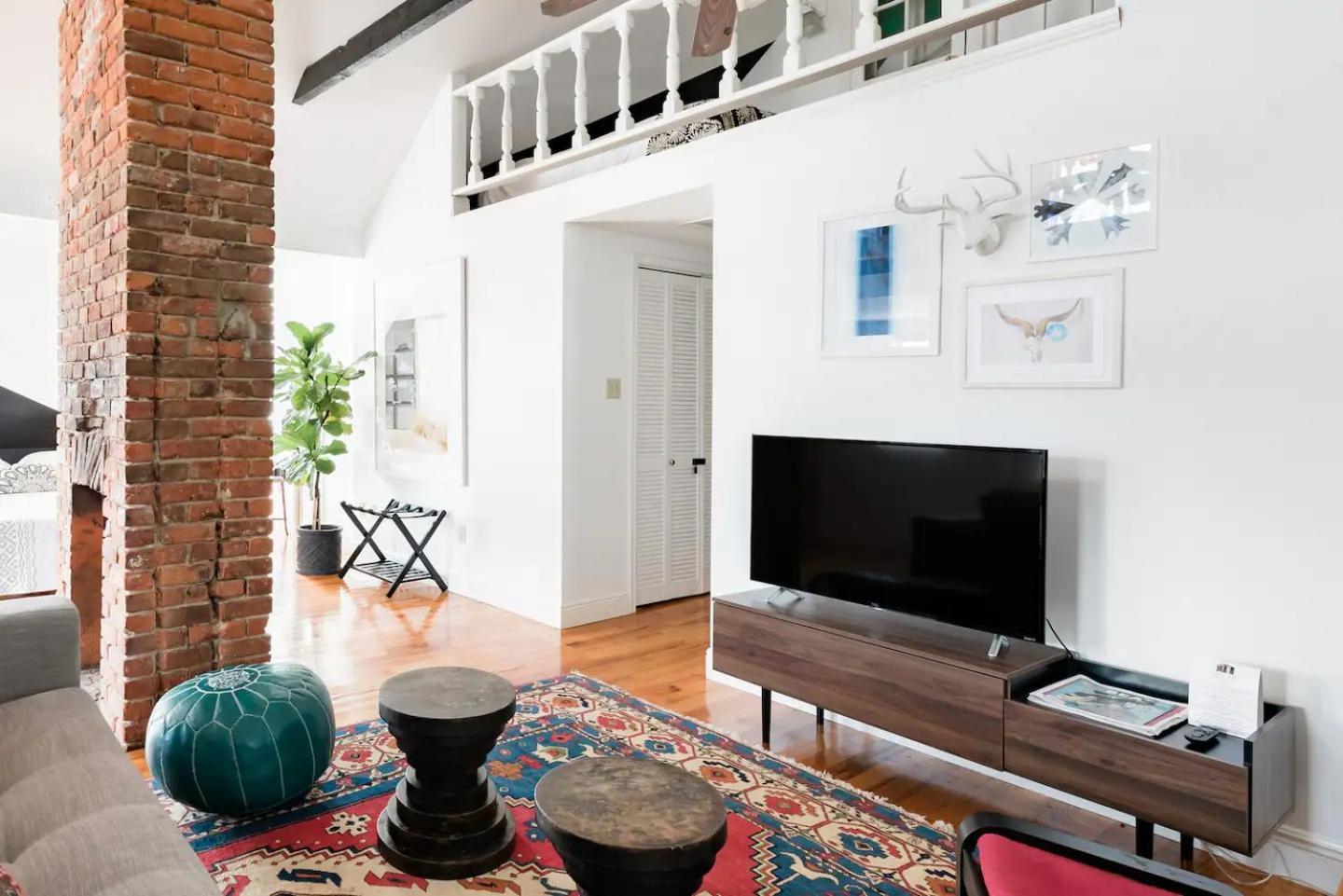 Chic Spot Near The Lower French Quarter