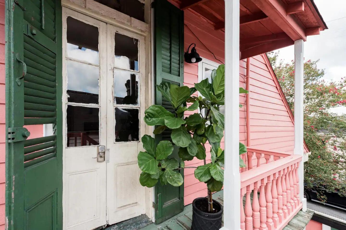 Chic Spot Near The Lower French Quarter