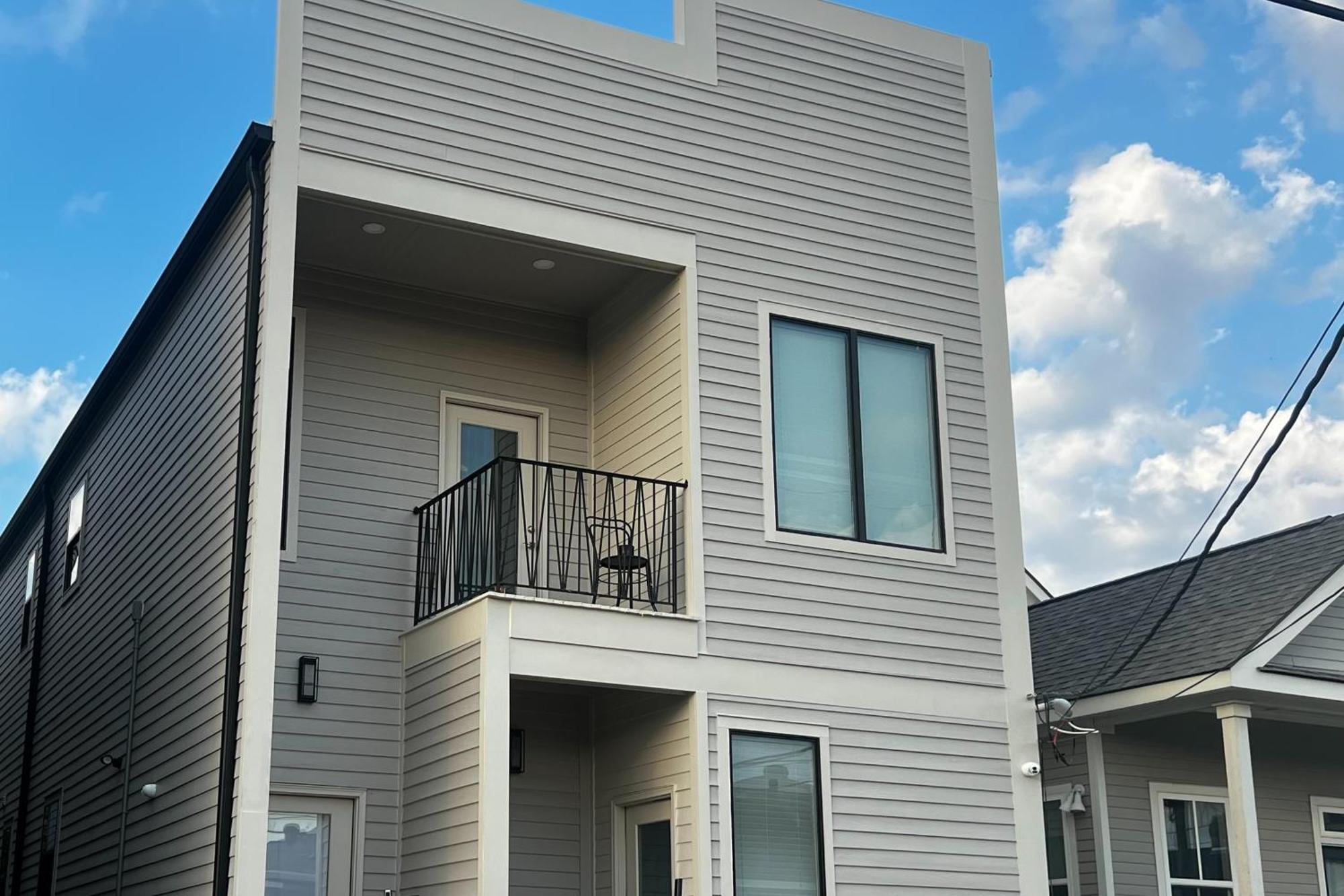 3 Bedroom With Air Conditioner! * New Orleans