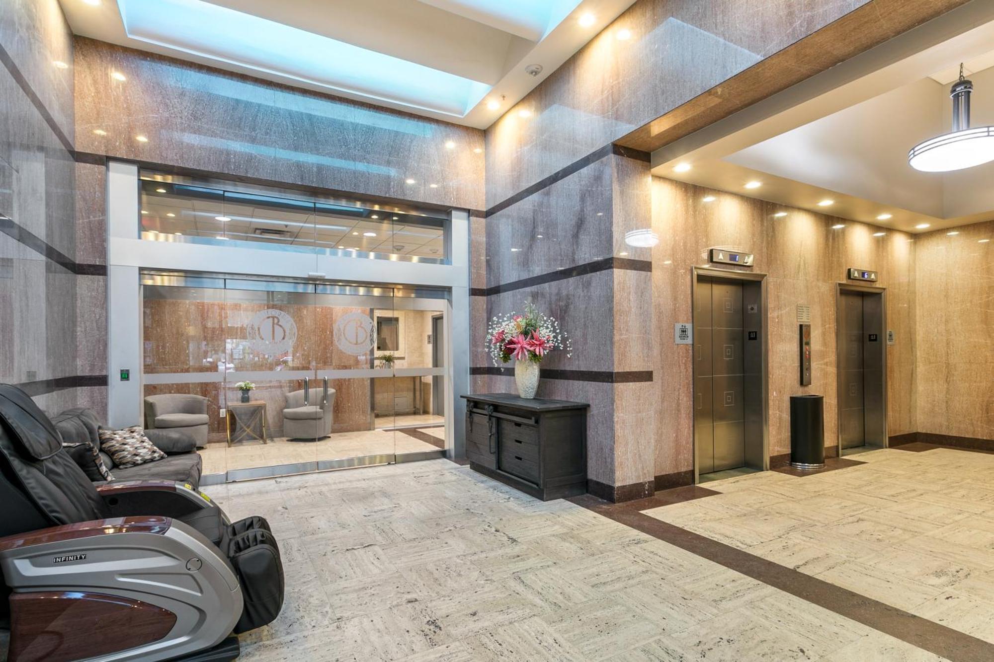 Luxury 2-bedroom Steps Away From The French Quarter Apartment