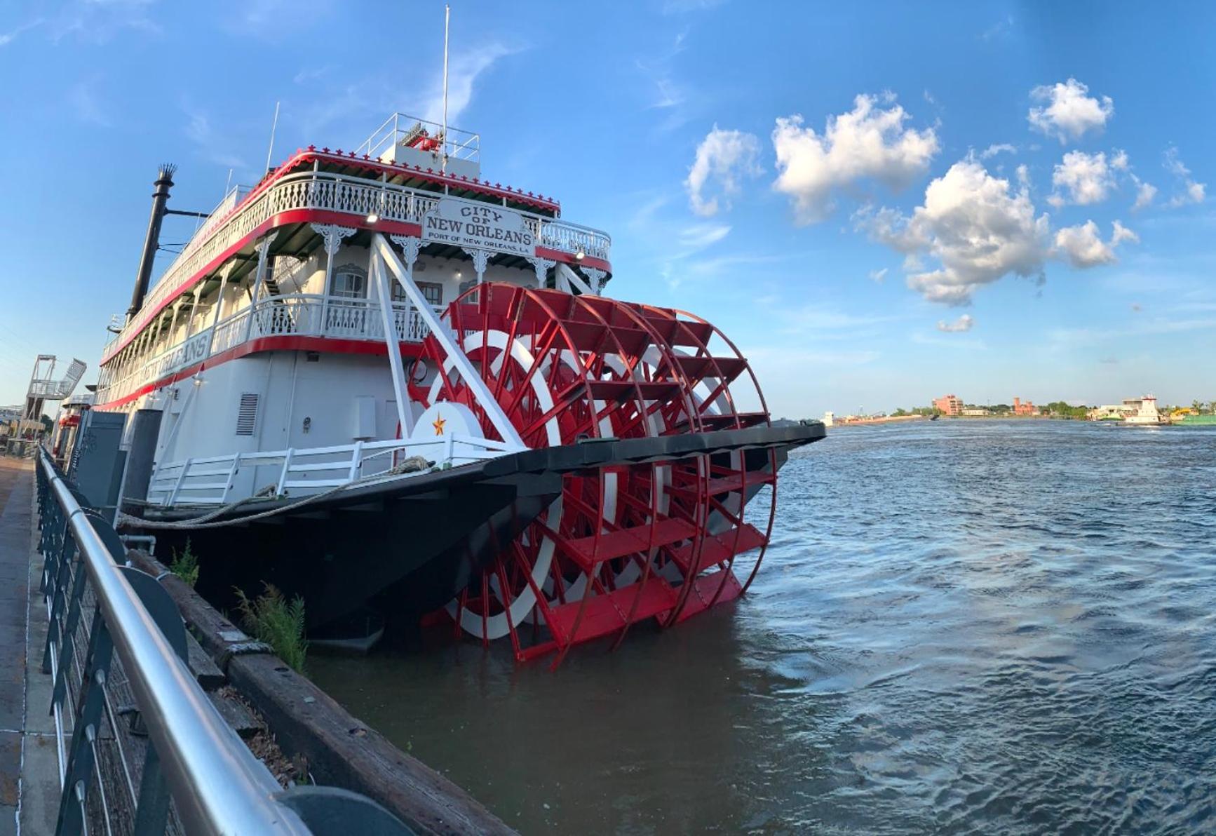 The Lanaux Mansion Bed & Breakfast