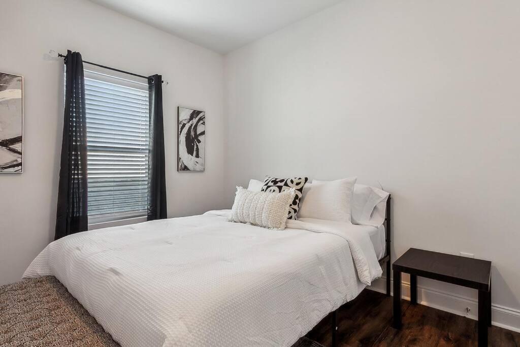 Luxury Nola 6 Bedroom Oasis Apartment *