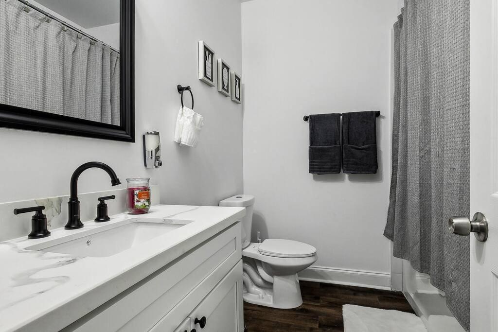 Luxury Nola 6 Bedroom Oasis Apartment *