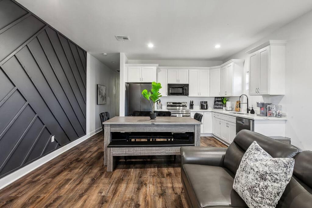 Apartment Luxury Nola 6 Bedroom Oasis *