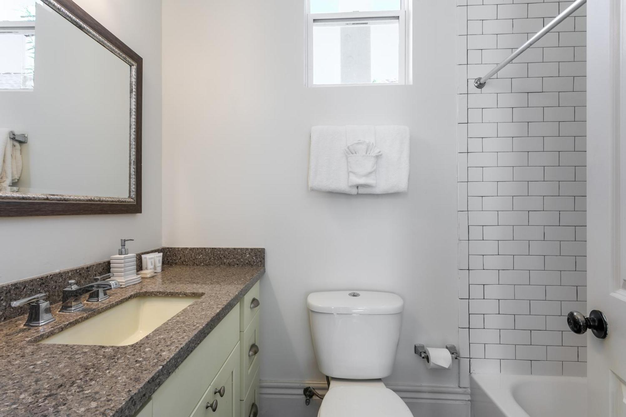 Apartment Charming 2br On Carondelet By Hosteeva New Orleans