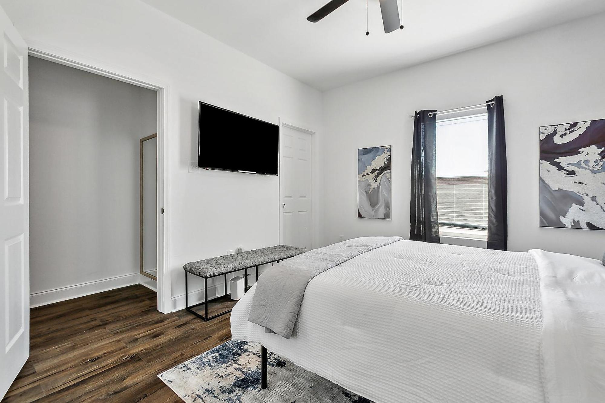 Luxury Nola 6 Bedroom Oasis Apartment