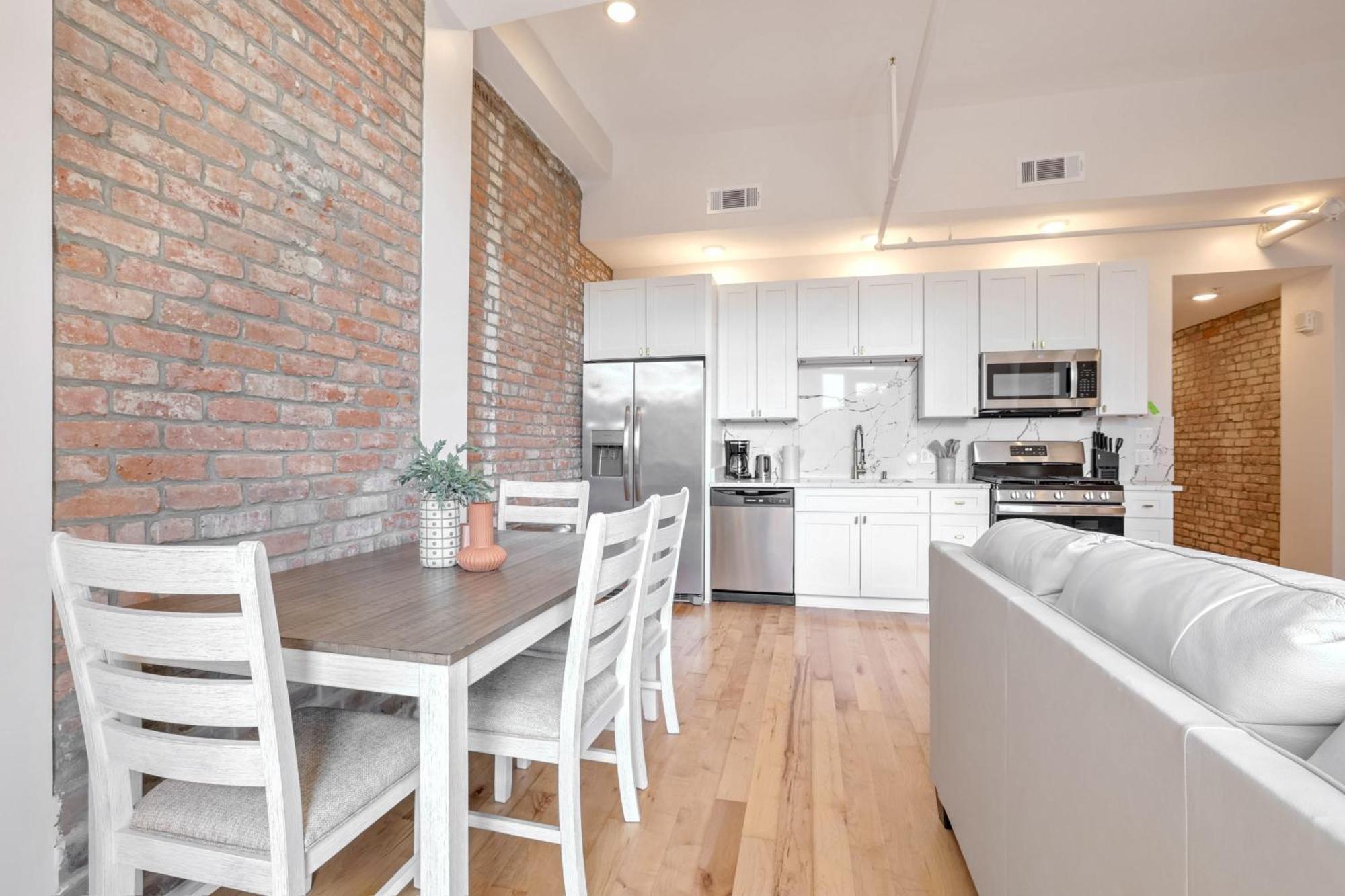 Roami At The Churchill Apartment