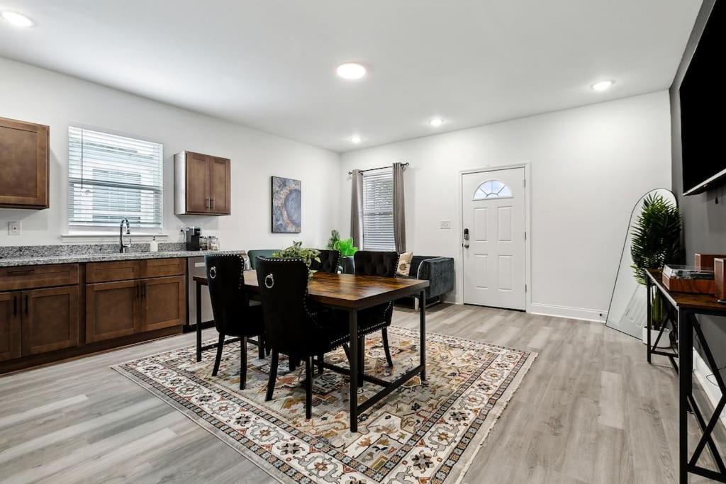 15 Bedrooms In The Heart Of Nola Apartment