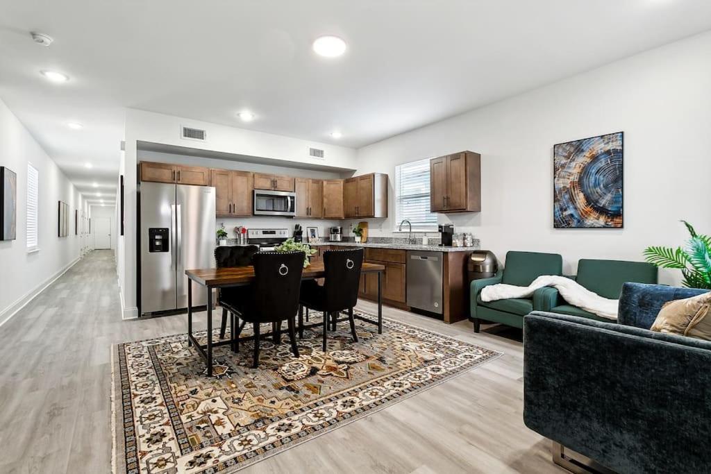 15 Bedrooms In The Heart Of Nola Apartment *