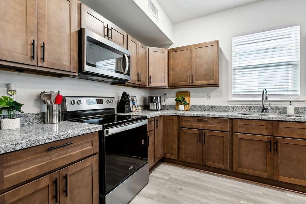 15 Bedrooms In The Heart Of Nola *