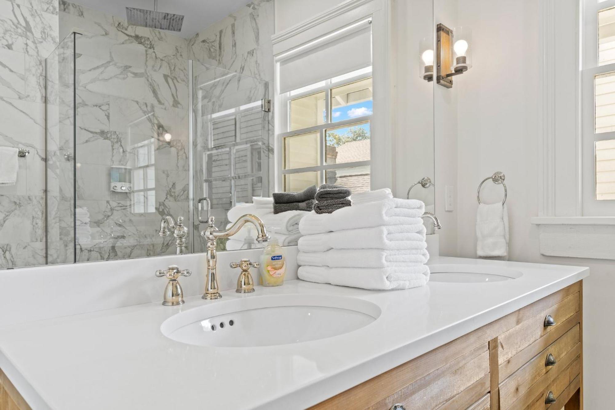 Magazine St 3br W Dual Balconies Near Fq Holiday home New Orleans