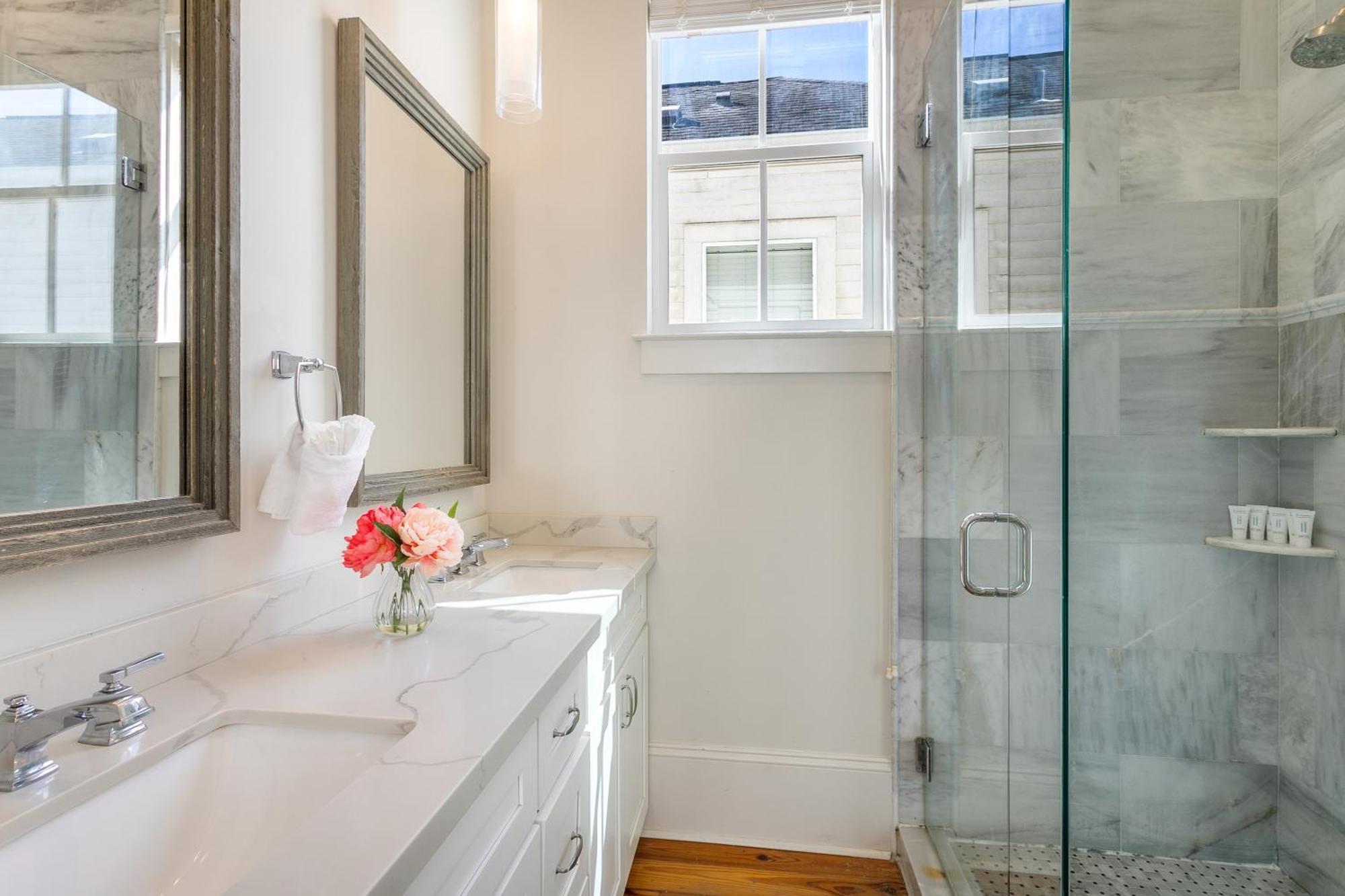 Private 3br On Carondelet By Hosteeva Apartment *