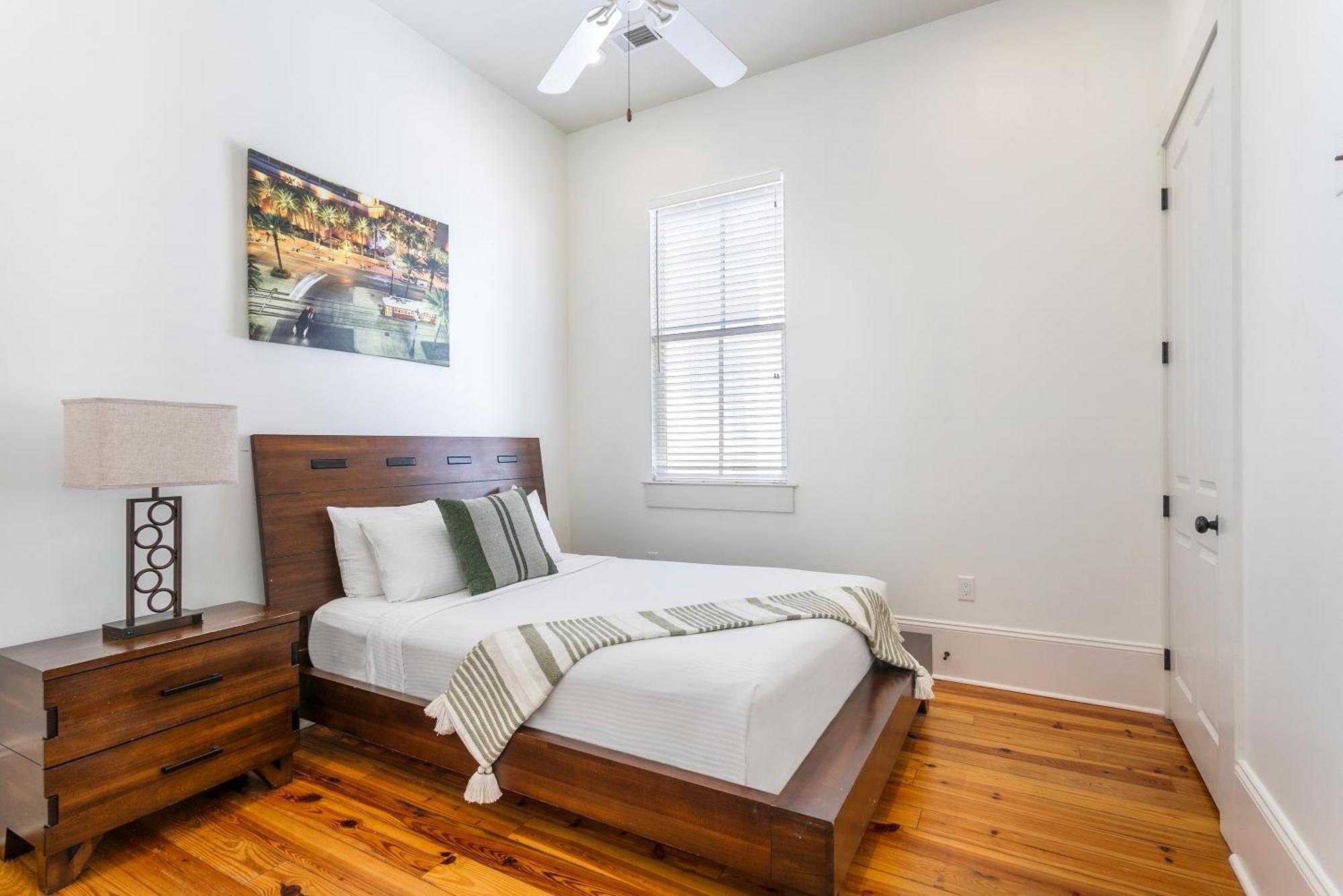 Apartment Amazing 3br Off St Charles With Pool *