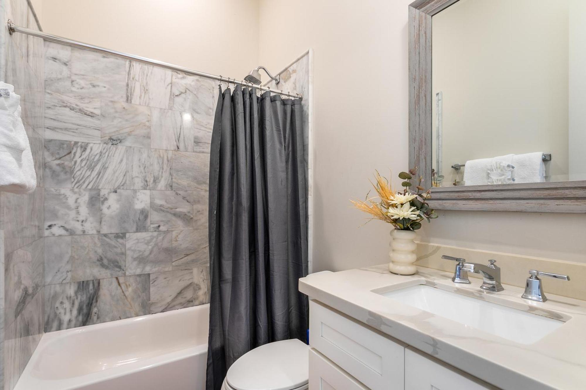 Apartment Private 3br On Carondelet By Hosteeva