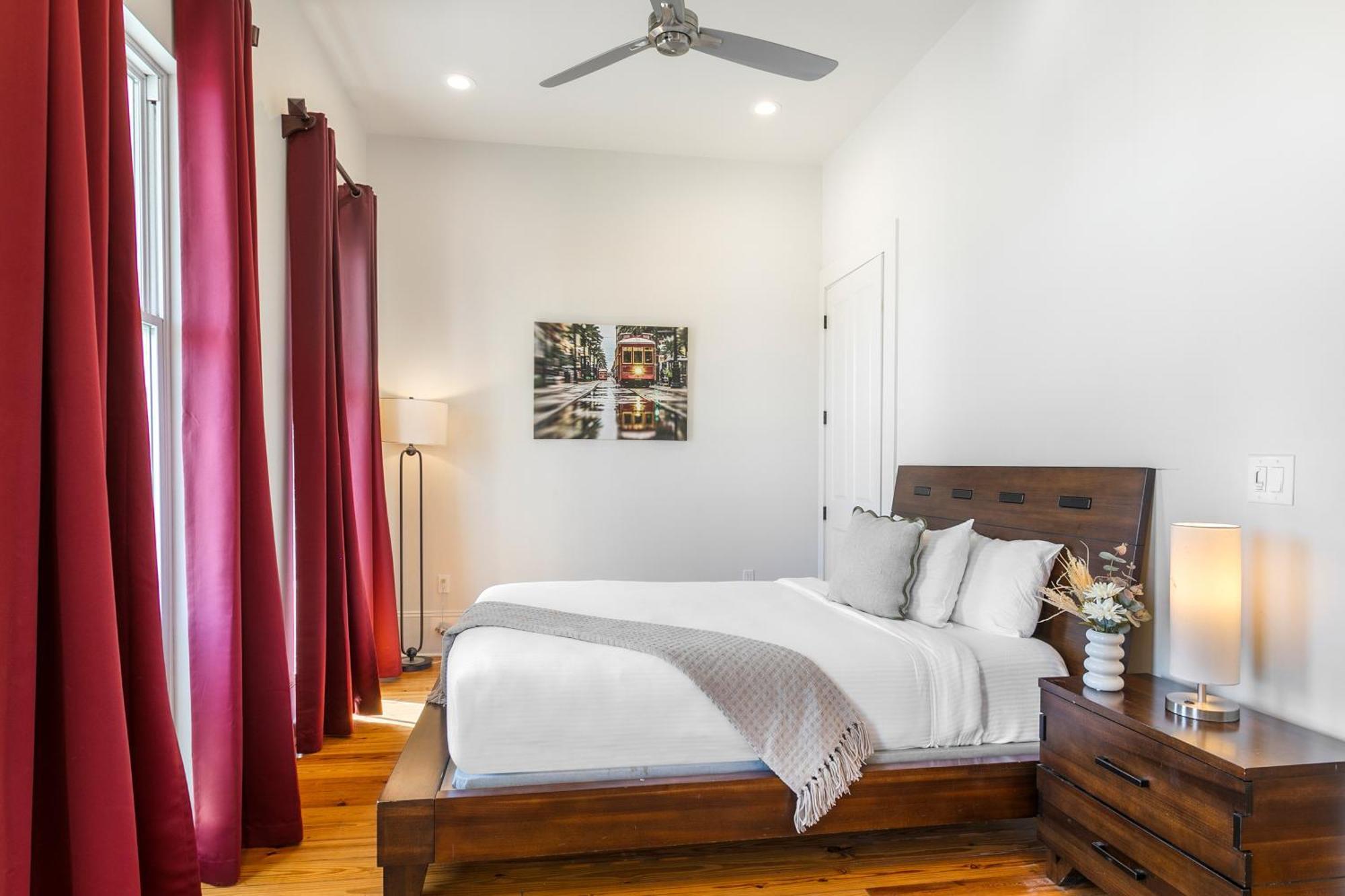 Private 3br On Carondelet By Hosteeva * New Orleans