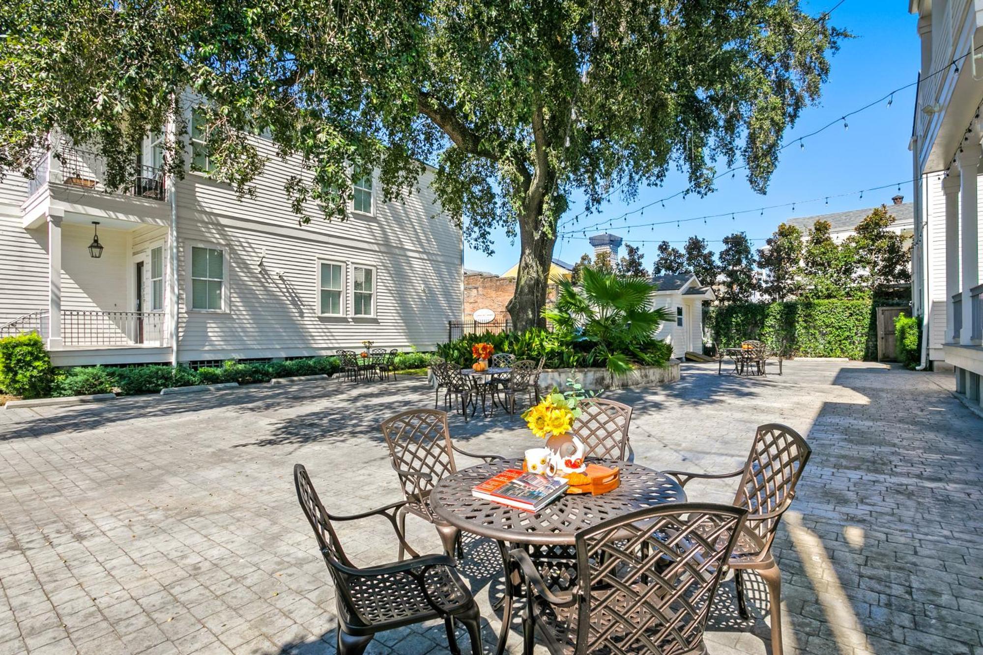 Apartment Amazing 3br Off St Charles With Pool *