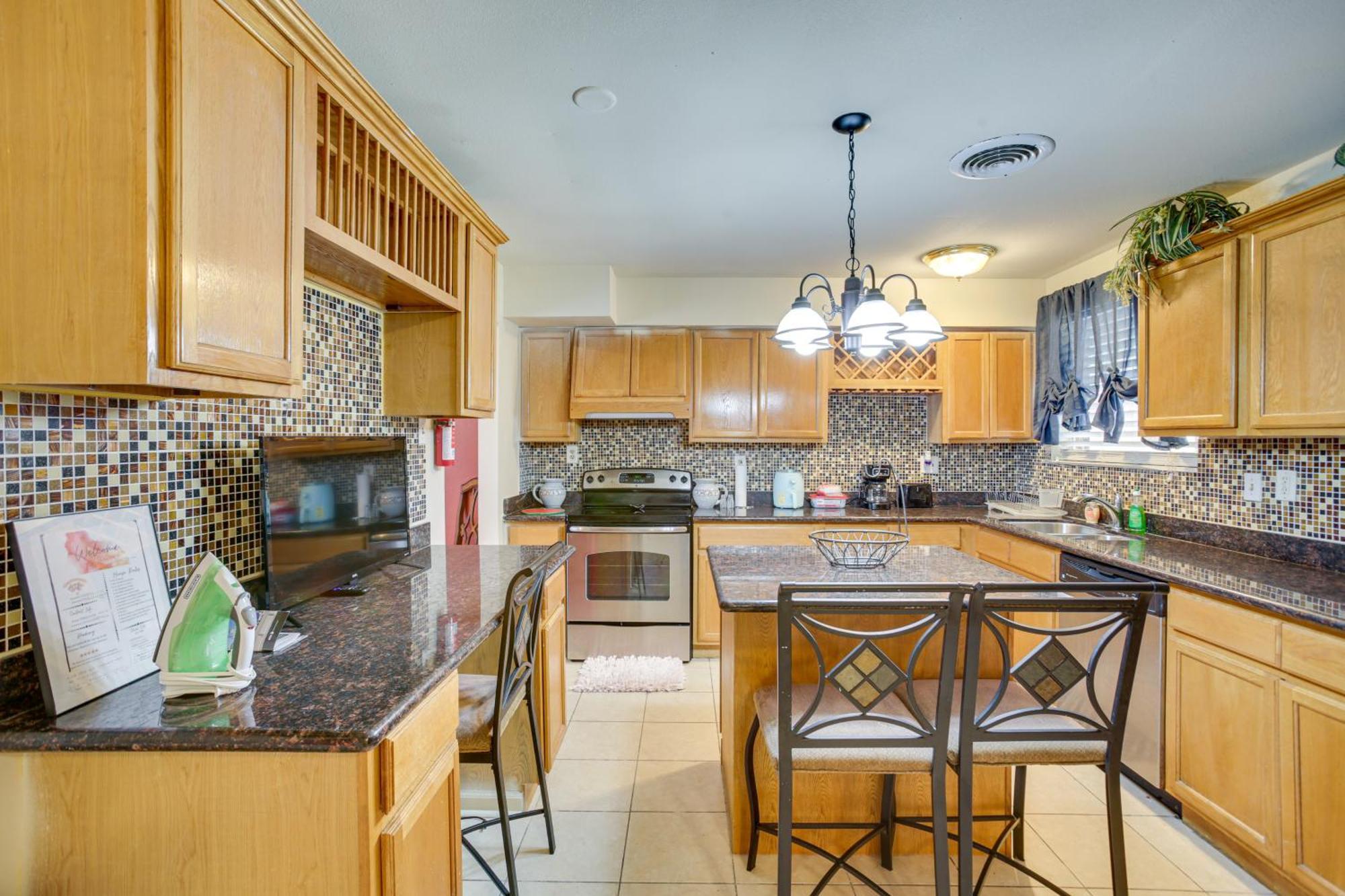 Holiday home Escape Near Theme Parks And Downtown!