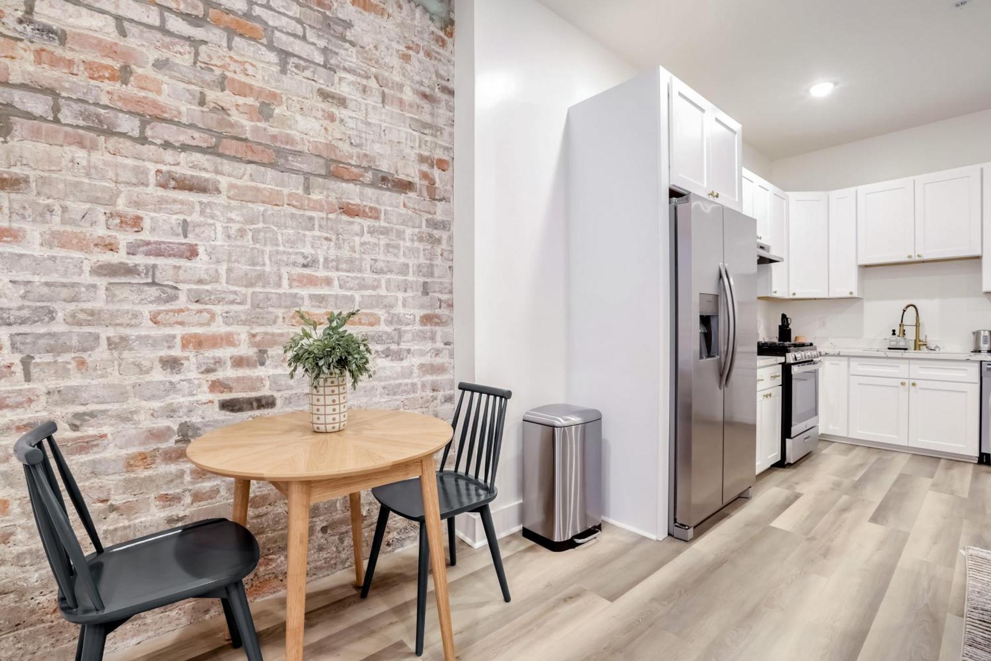 Roami At The Churchill Apartment *