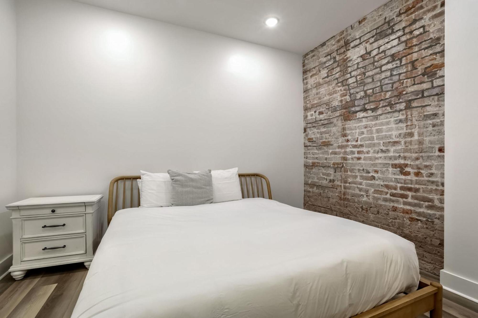 Roami At The Churchill Apartment *