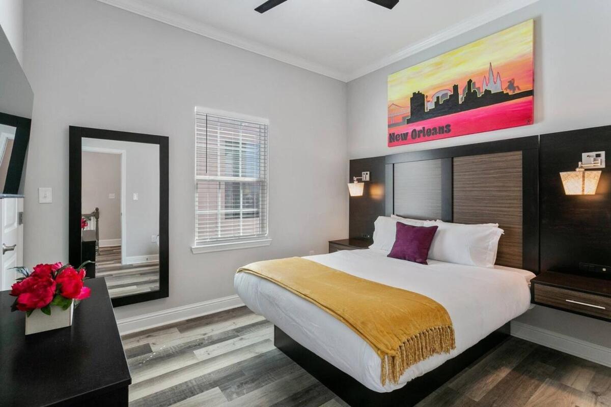 Five Bathrooms With Five Bedrooms And Stylish Holiday home *