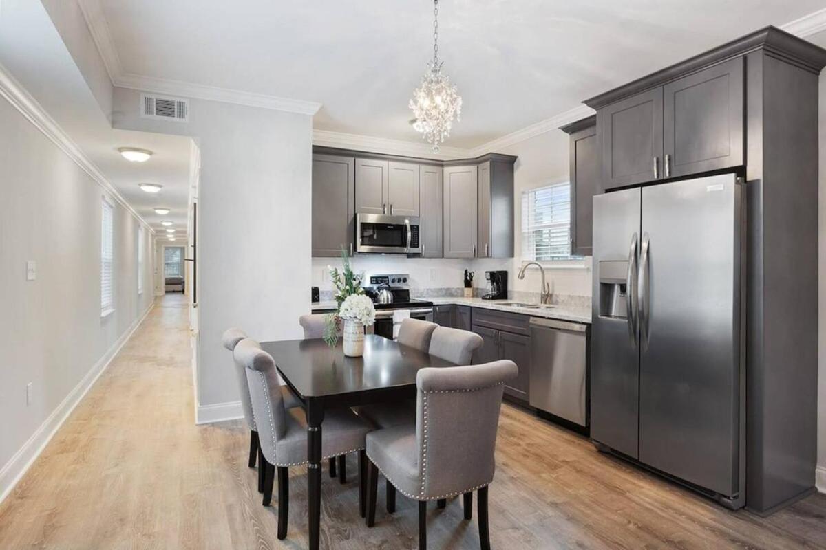 Chic 5 Bedroom Near French Quarter Holiday home *