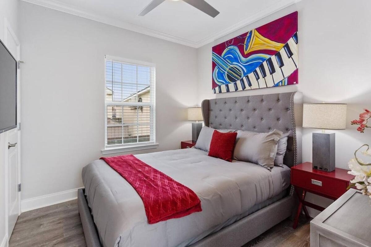 Chic 5 Bedroom Near French Quarter Holiday home New Orleans