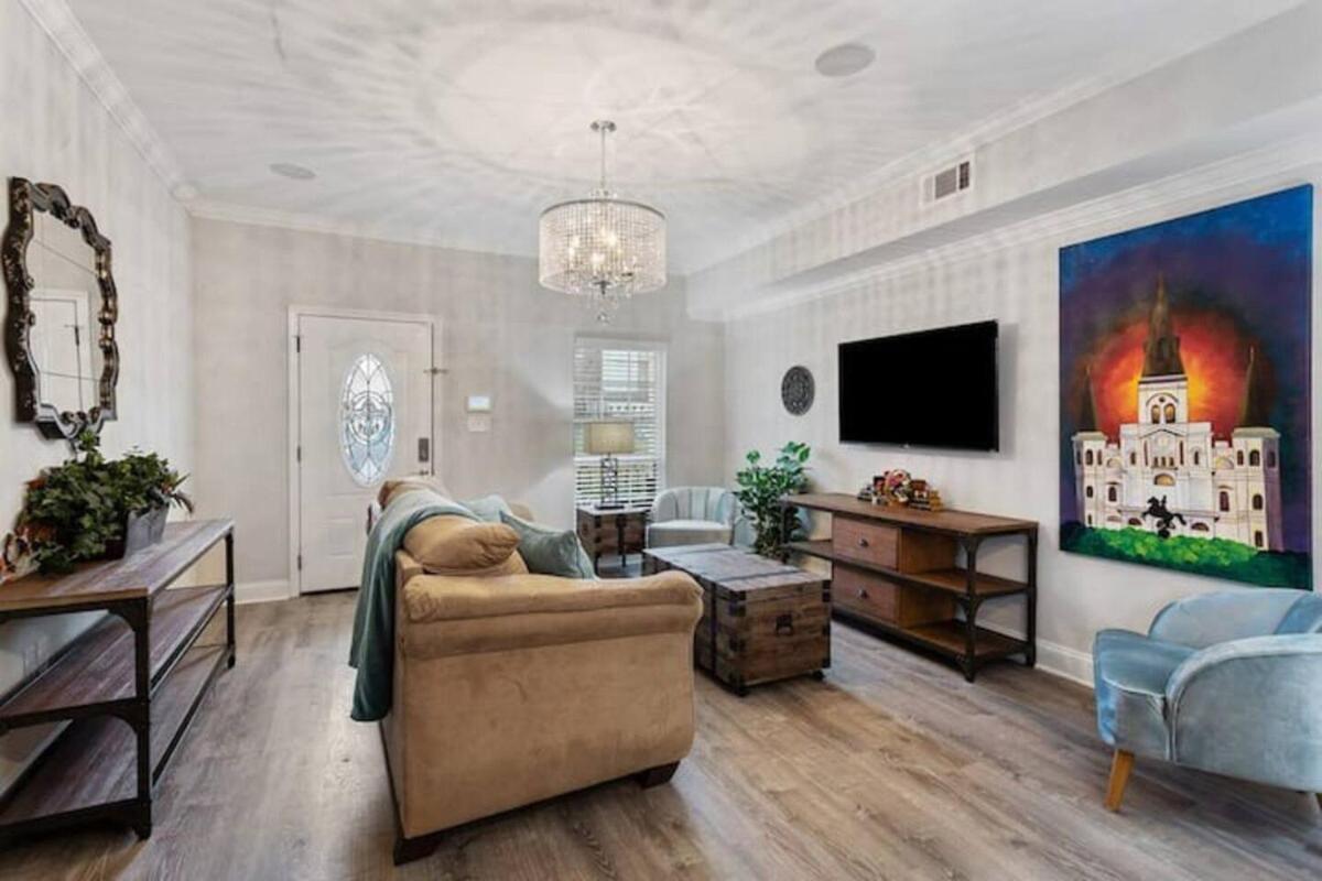 Chic 5 Bedroom Near French Quarter *