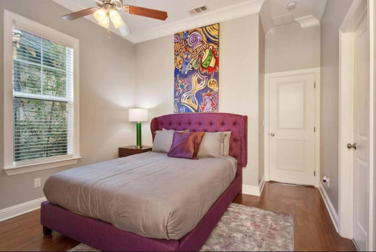 Luxurious Single With Private Yard Holiday home *