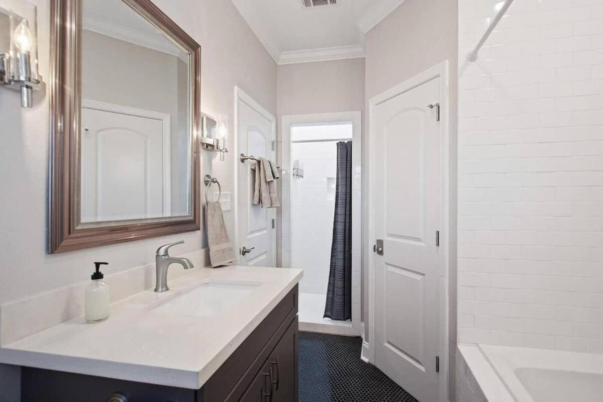 Exceptional Up-class Living Near Superdome *