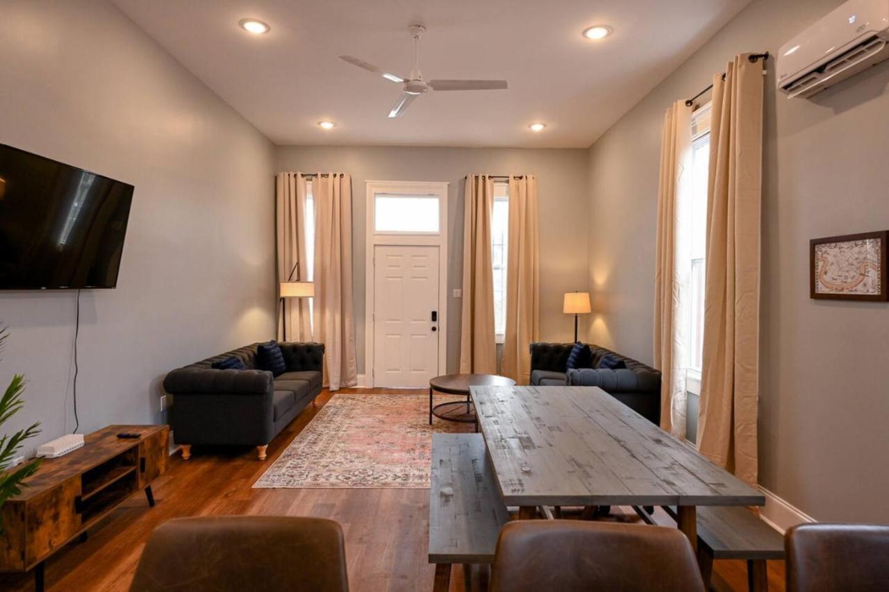 Apartment Governors Across From French Quarter *